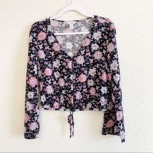 Arizona Jean Company Black Floral V-Neck Long Sleeve Cropped Blouse